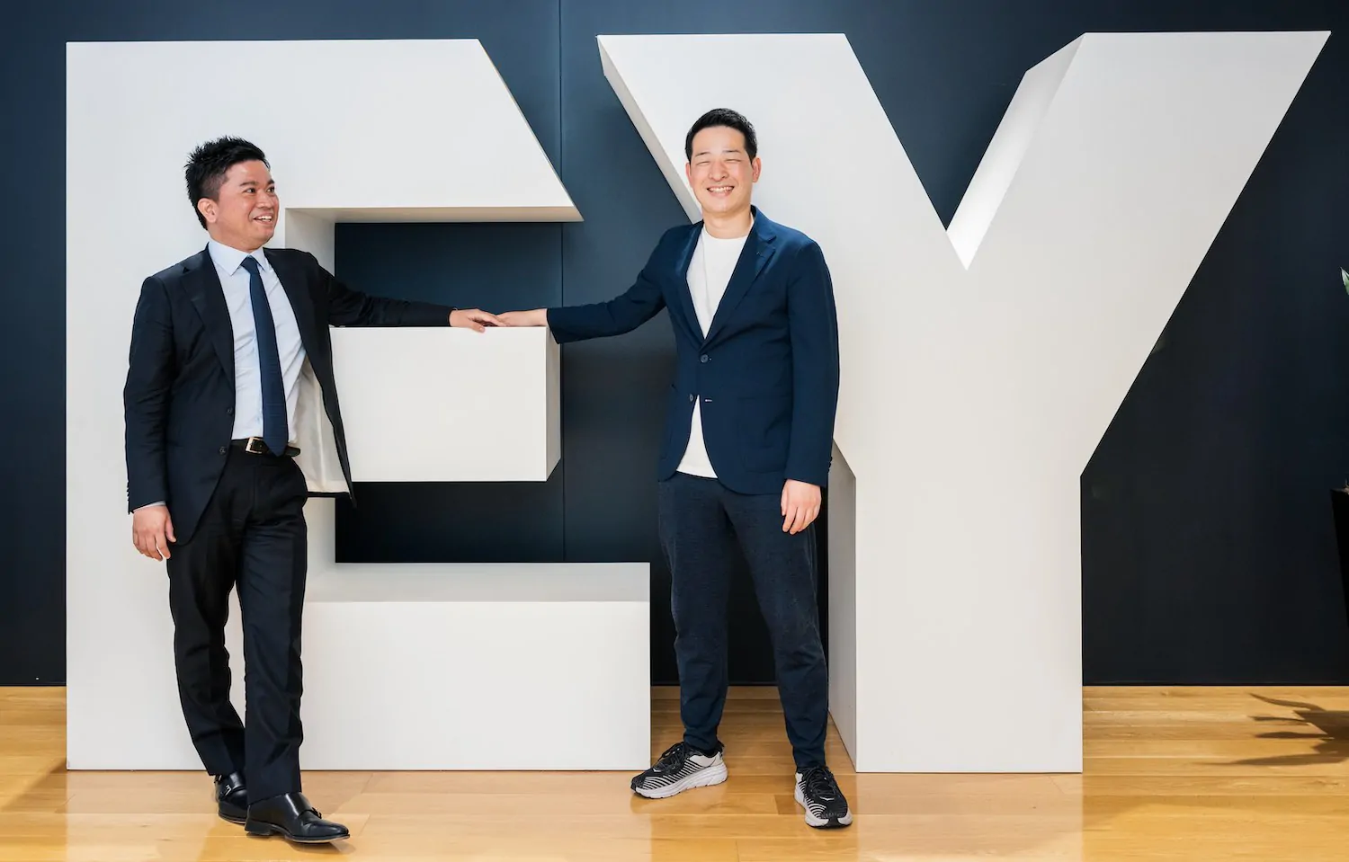 EY Innovative Startup 2022 授賞式 EY Innovative Startup 2022 授賞式 左：代表取締役CEO 磨 右：取締役CTO ⼤⾕