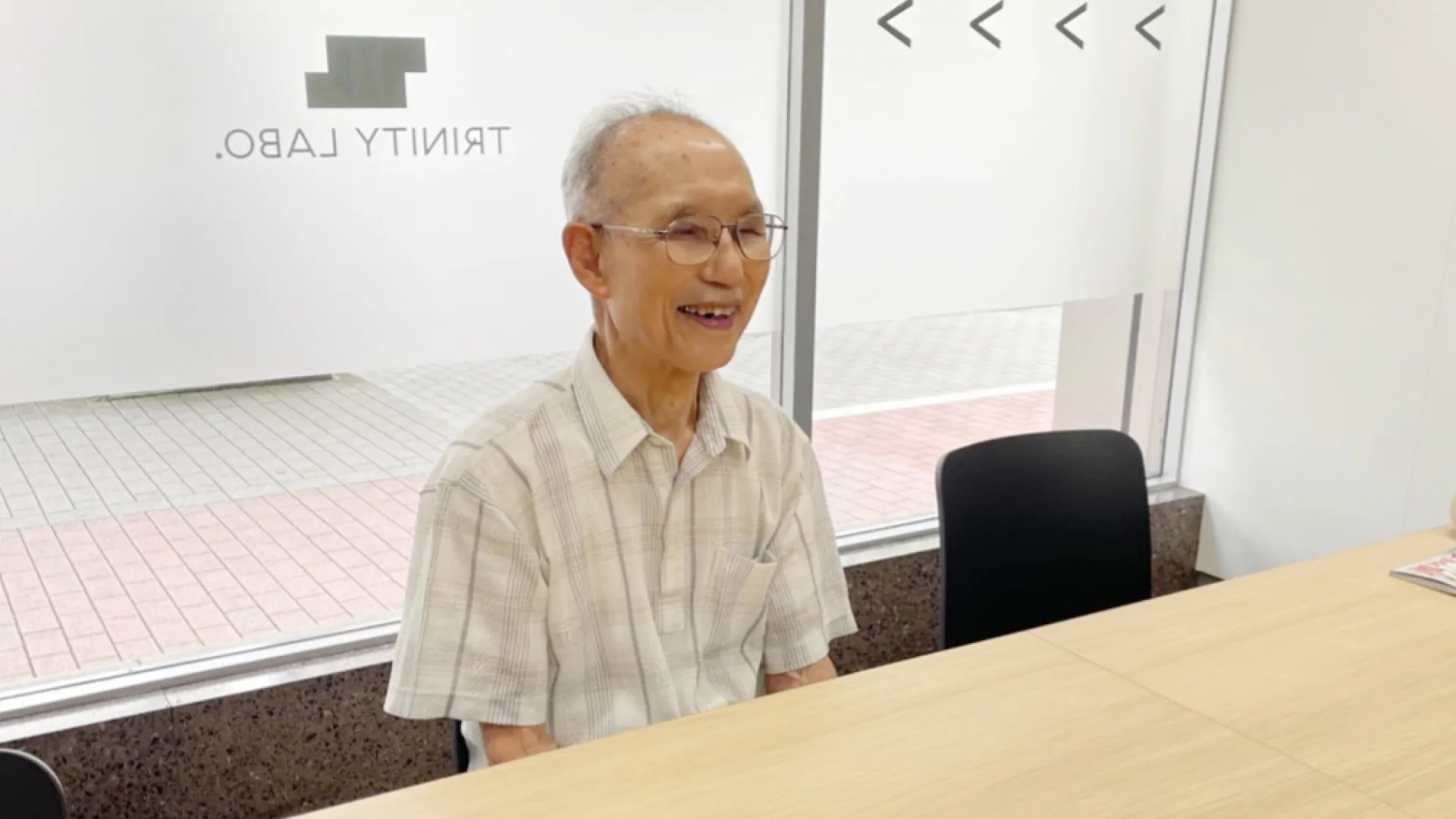 インタビューを受ける中村様