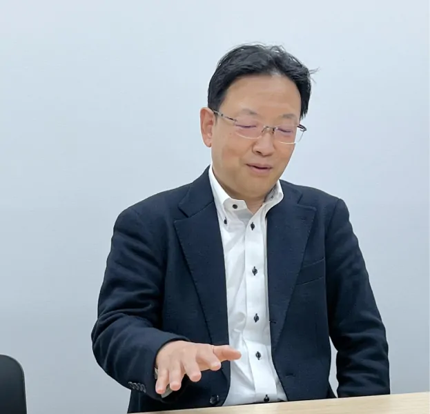 インタビューを受ける笠原様