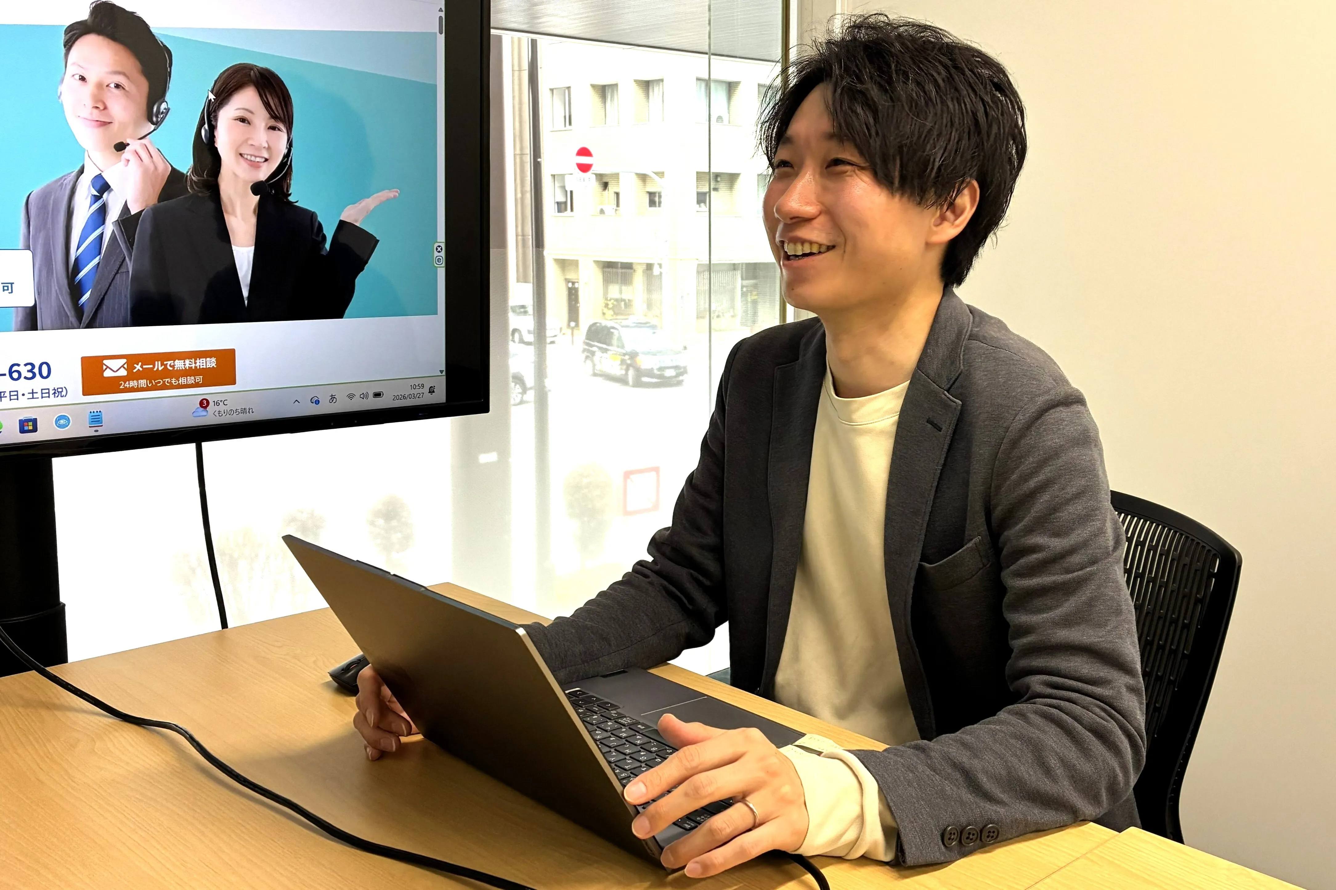 インタビュー中の星野 光平