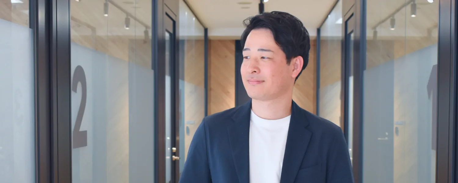 インタビュー中の大谷 真史